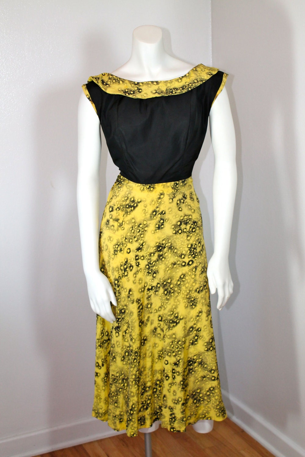 Vintage 1940s Dress HORNETS NEST Black and Yellow Rayon Dress