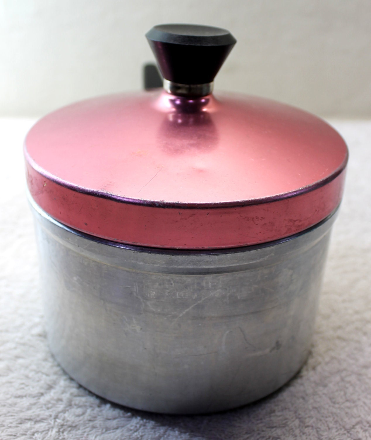 Anodised Aluminium Saucepan with Pink Lid