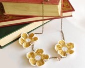 Mustard flower necklace, FREE SHIPPING, sunny, white, pink beads, romantic look, spring day - QueenAndEye