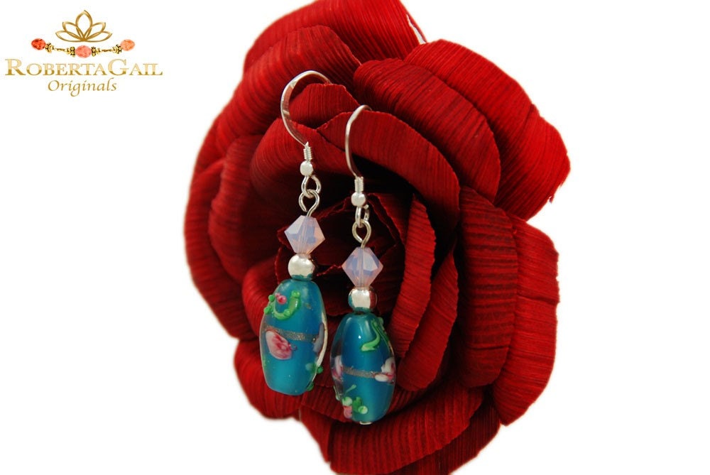 Feminine floral beaded earrings