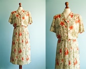 Vintage floral dress / pastel green beige red / day dress / pleated skirt / long / medium