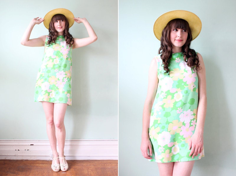 vintage 1960's mod floral print mini shift dress / size s-m