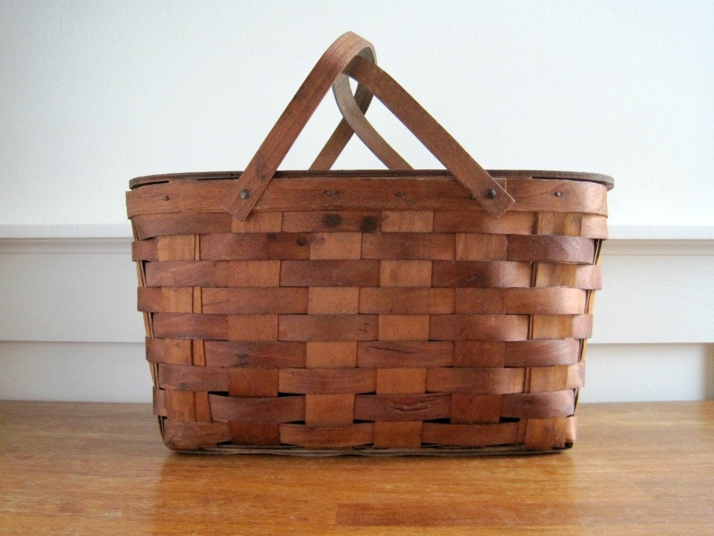 Vintage Picnic Basket - Wood Splint - Rustic Country Cottage