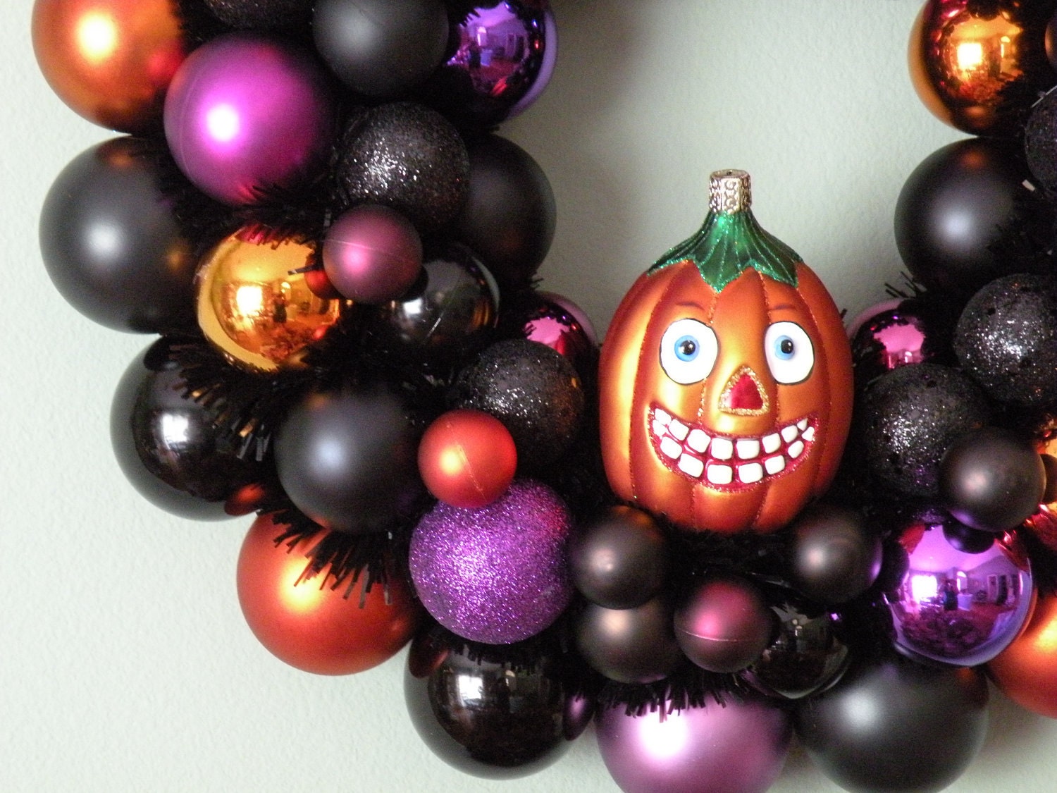PERKY PUMPKIN HALLOWEEN Ornament Wreath