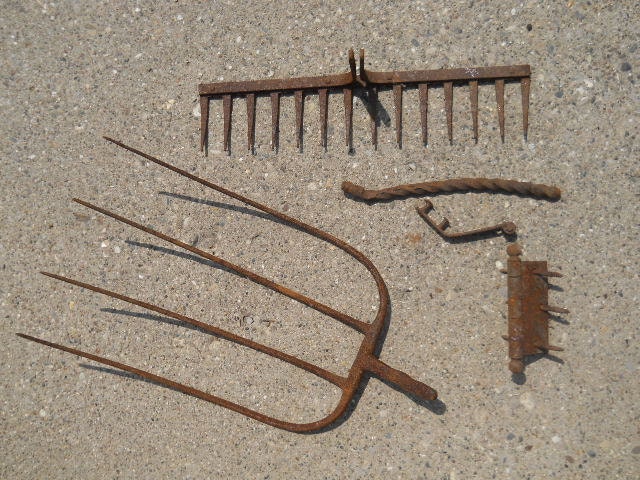 Vintage lot of 5 Primitive Rusty Farm Tools--4 tine Pitchfork-garden rake head-rusty door hinge