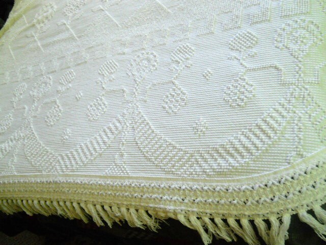 Gorgeous snowy white chenille/hobnail full size bedspread with beautiful center design, garland, flowers, 6" fringed trim