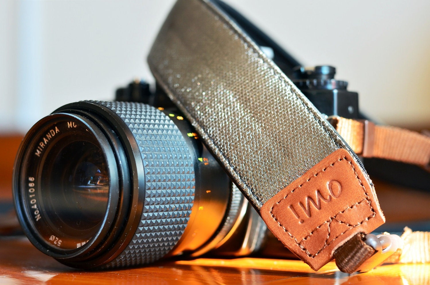 Metallic Silver Camera Strap suits for DSLR / SLR with Quick Release Buckles