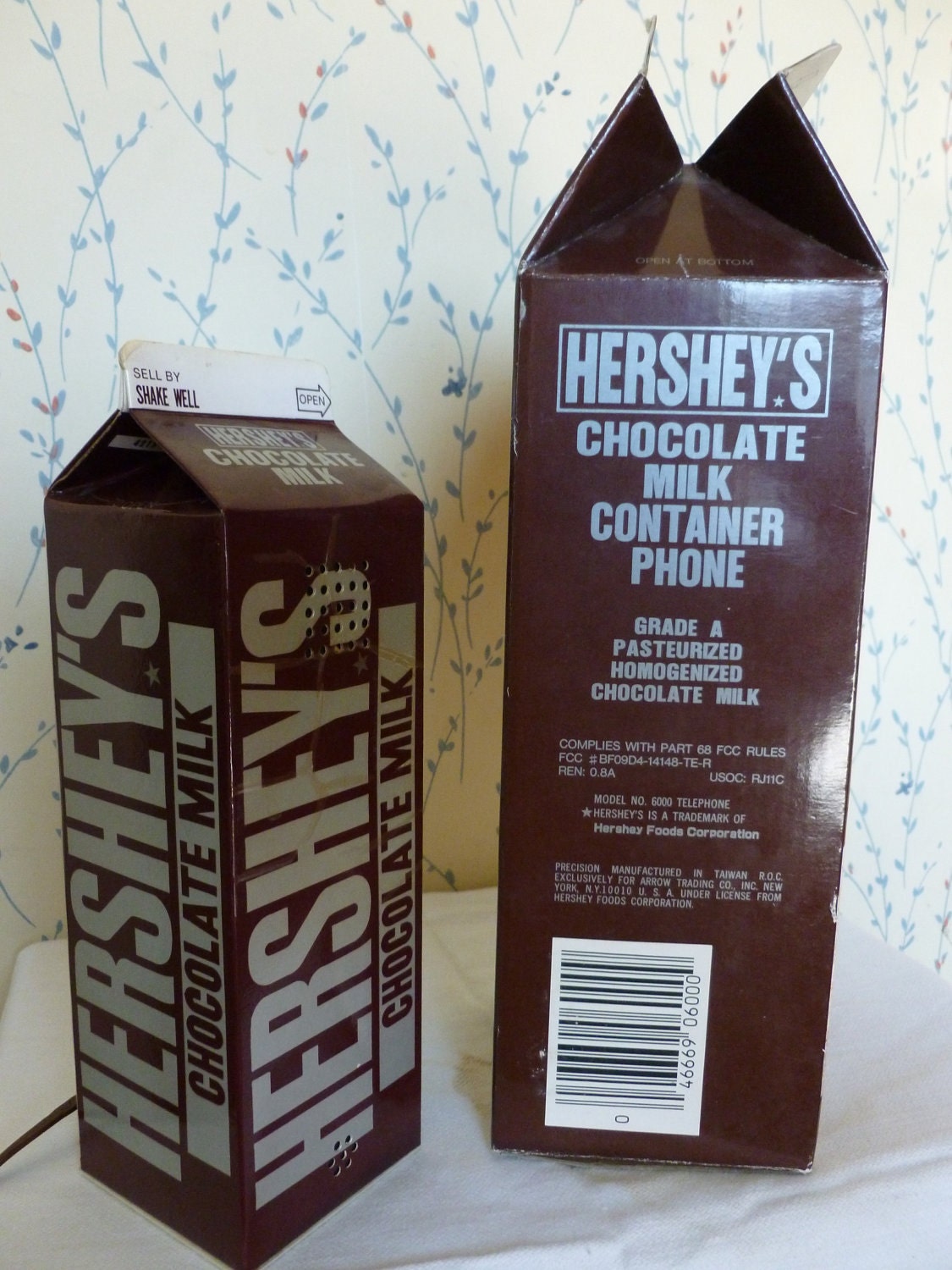Hershey Phone Vintage Chocolate Milk Masterpiece, So Awesome,Original box and mounting bracket