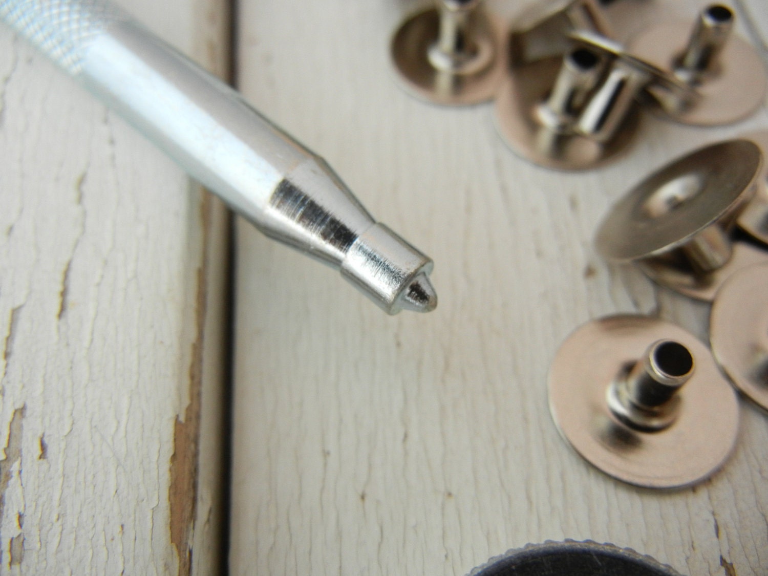 Dot Setter.  Use for Setting Line 20 Snaps.  Another Great Leather Tool to Have.