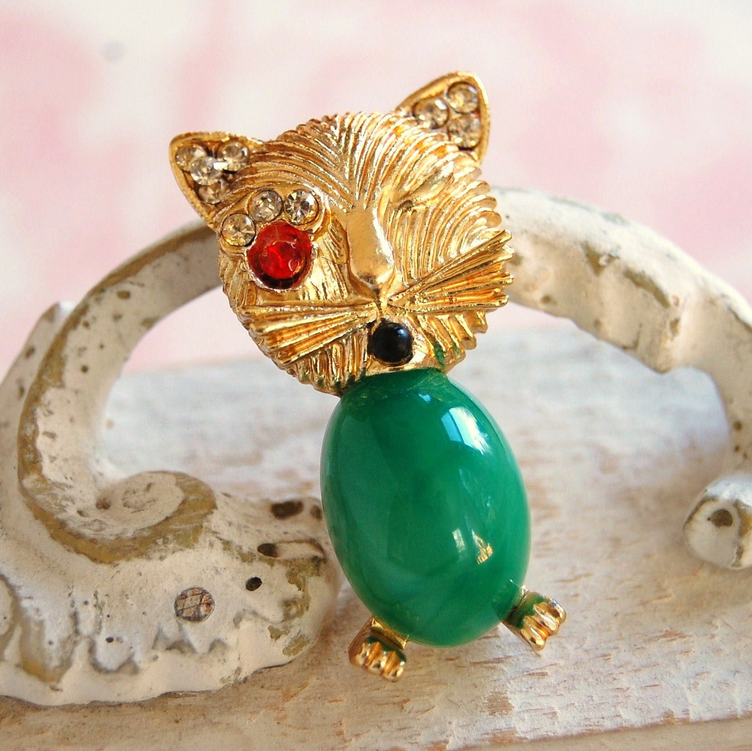 Vintage Winking Cat Jelly Belly Brooch