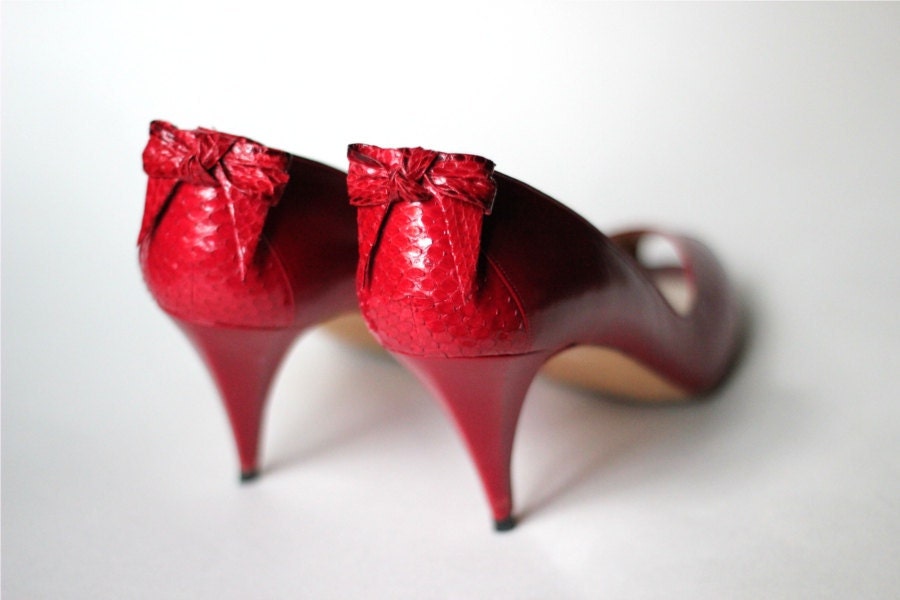Vintage Pappagallo Shoes - Peep Toe Red Heels with Bows - Classic Womens Red Stiletto 3 inch Heels - Made in Spain - Size 9 1/2 N
