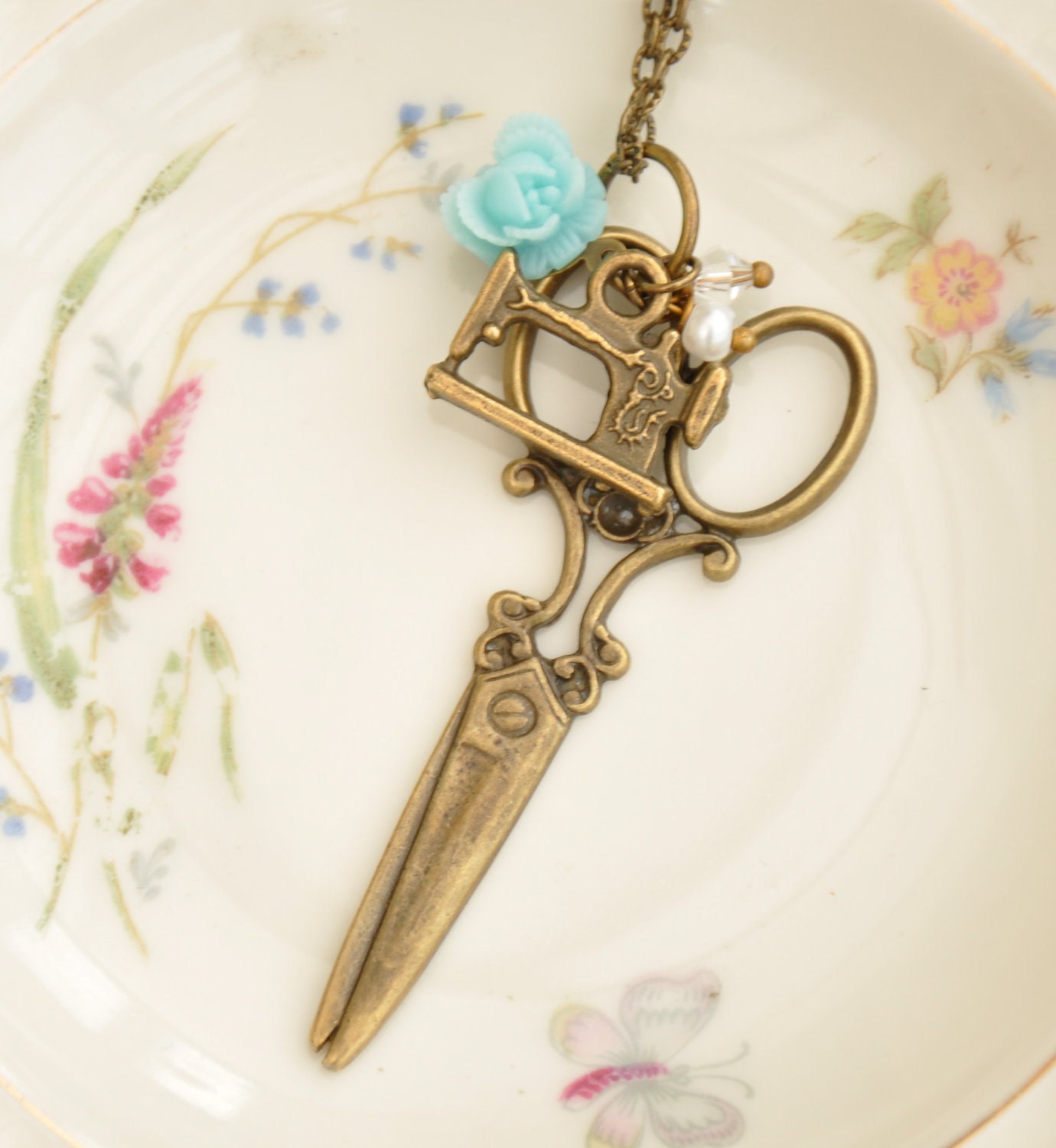 Vivienne Scissors Pendant Necklace (Blue)