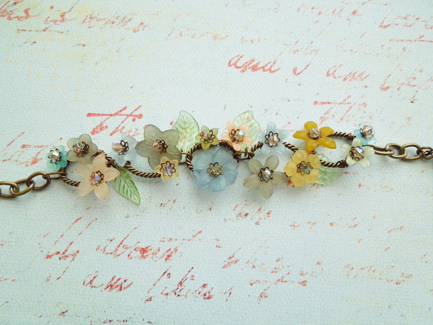 Vintage Lucite Bracelet,Vintage Lucite Flowers in Muted Colors,Pastel, Lightweight, Bridal Bracelet,Repurposed, Floral