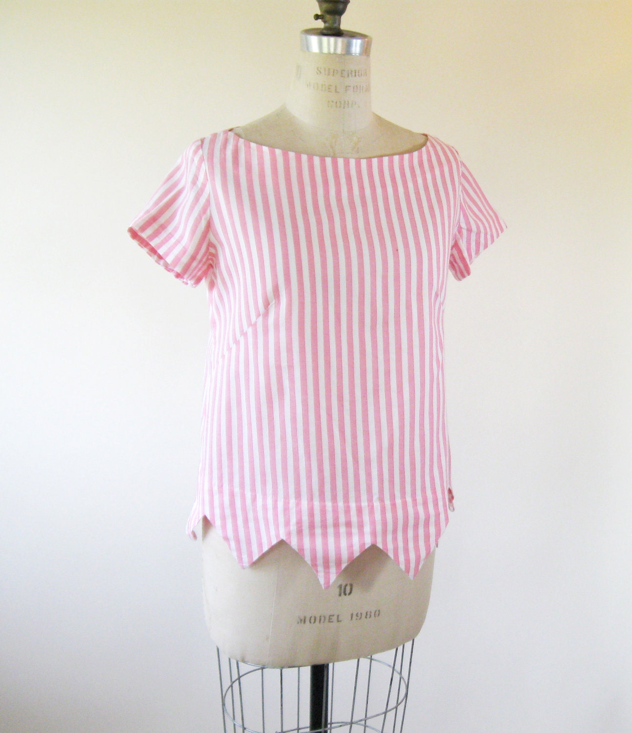60s Pink Striped Blouse Triangle Hem Boatneck Cap Sleeves Womens Large