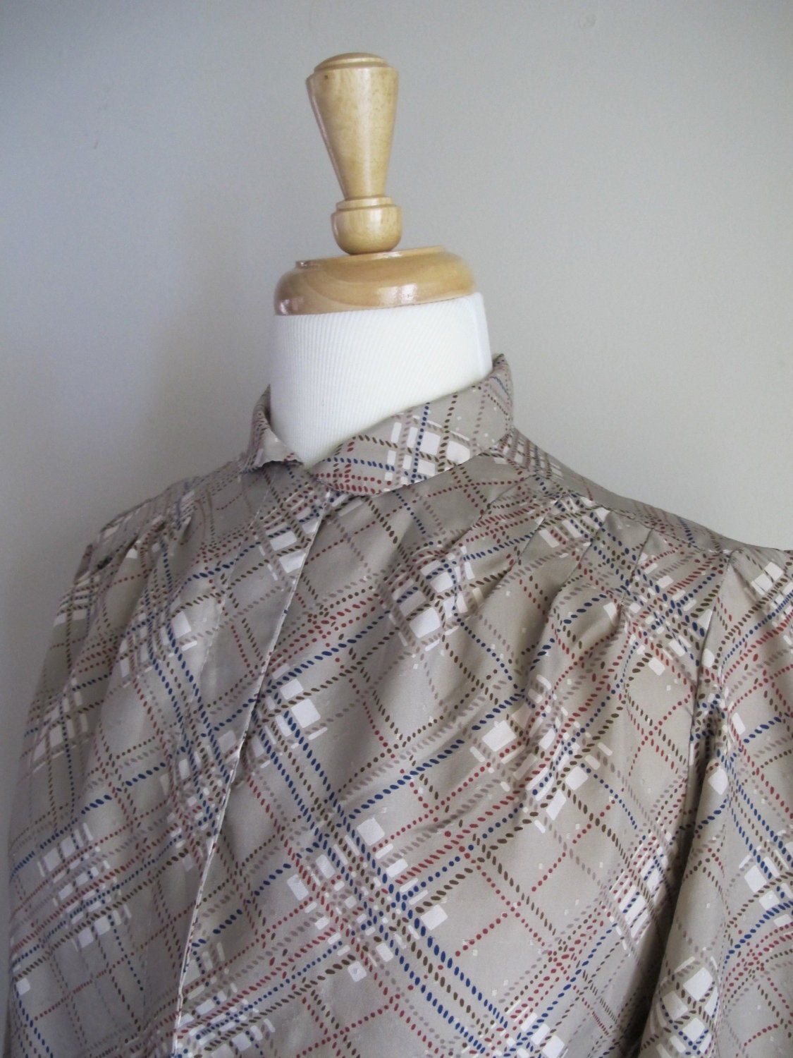 Vintage Peter Pan Collar Blouse / 70s Plaid Blouse