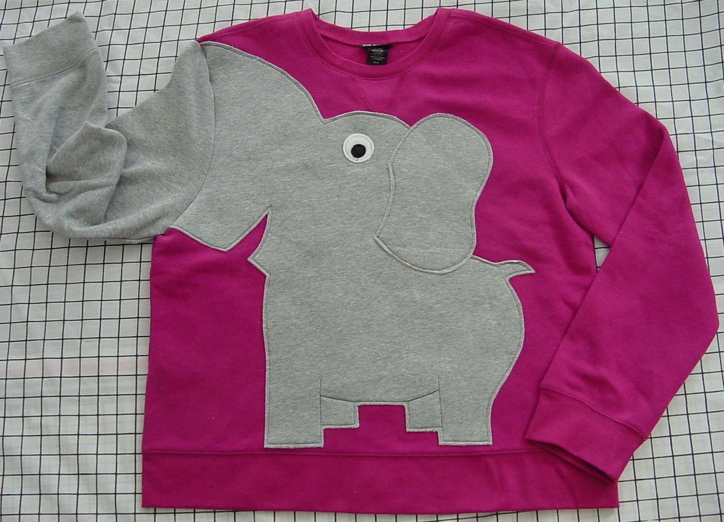 Fun Elephant Trunk sleeve sweatshirt ladies M MAGENTA