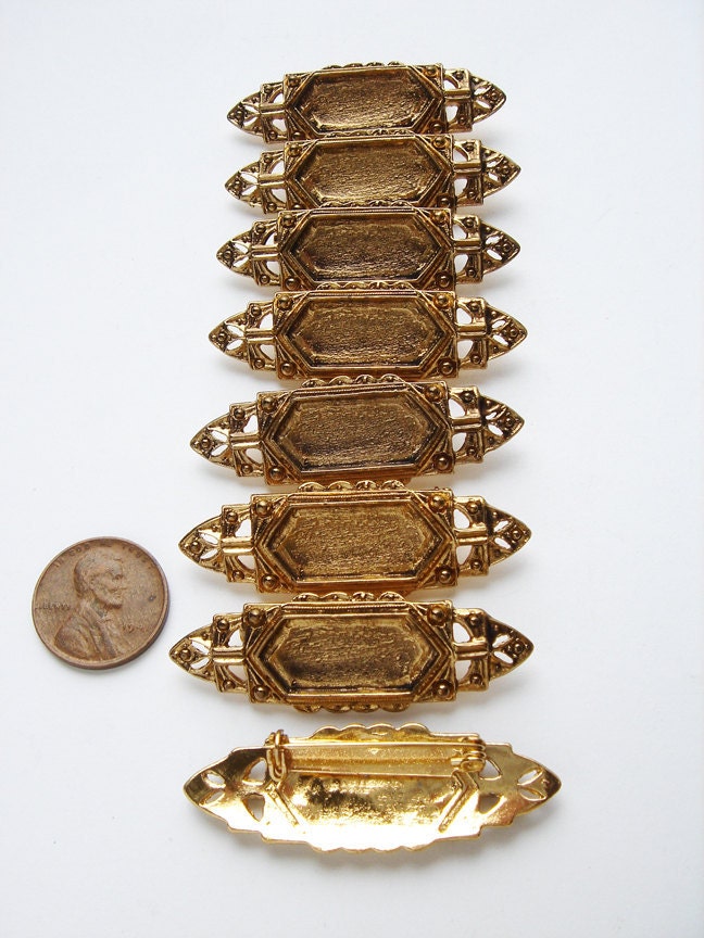 8 Vintage Gold tone small Art Deco brooches HC124