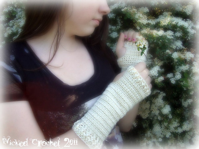 Little Lamb Fingerless Texting Gloves PDF Pattern