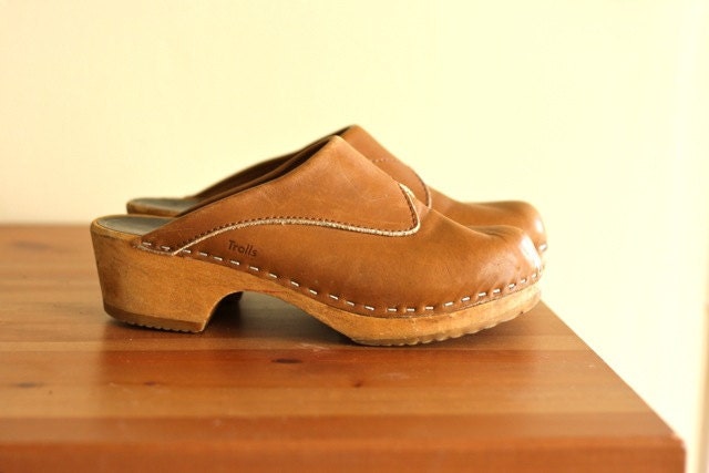 tan clogs