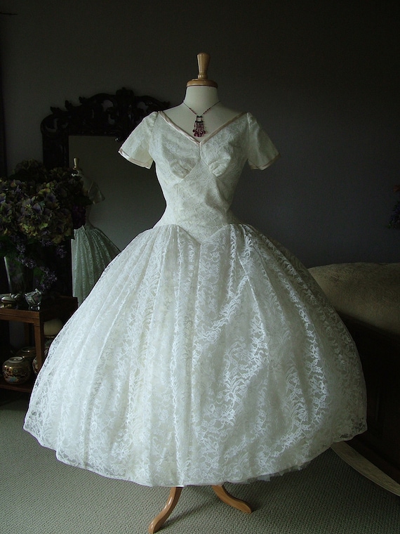 Vintage wedding dress bridal gown cocktail length 1950s retro wedding destination dress lace full skirt tea length