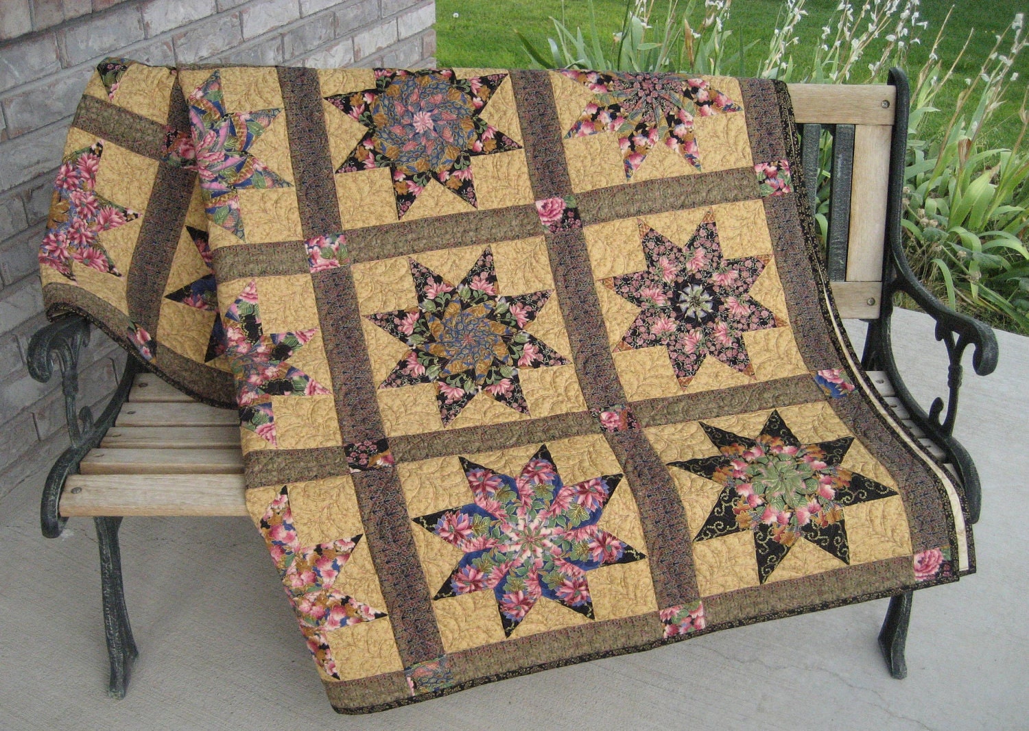 Asian Star Full/Queen Size Bed Set in Gold