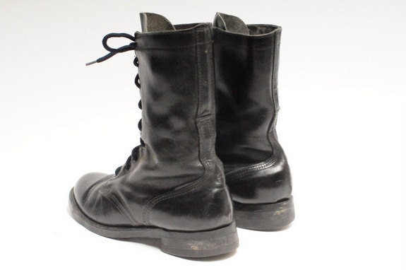 US Army boots Woman Size 8 and half Mens size 7 D 1960s
