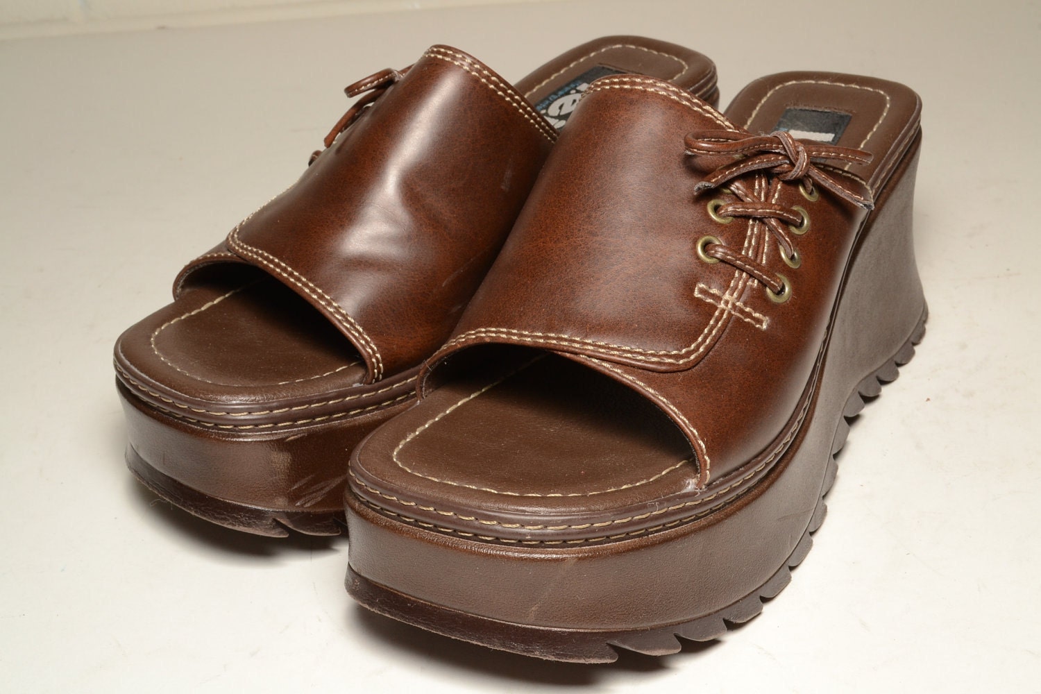 Early 90s Size 8. 5 L.E.I. Sandals Brown Platforms