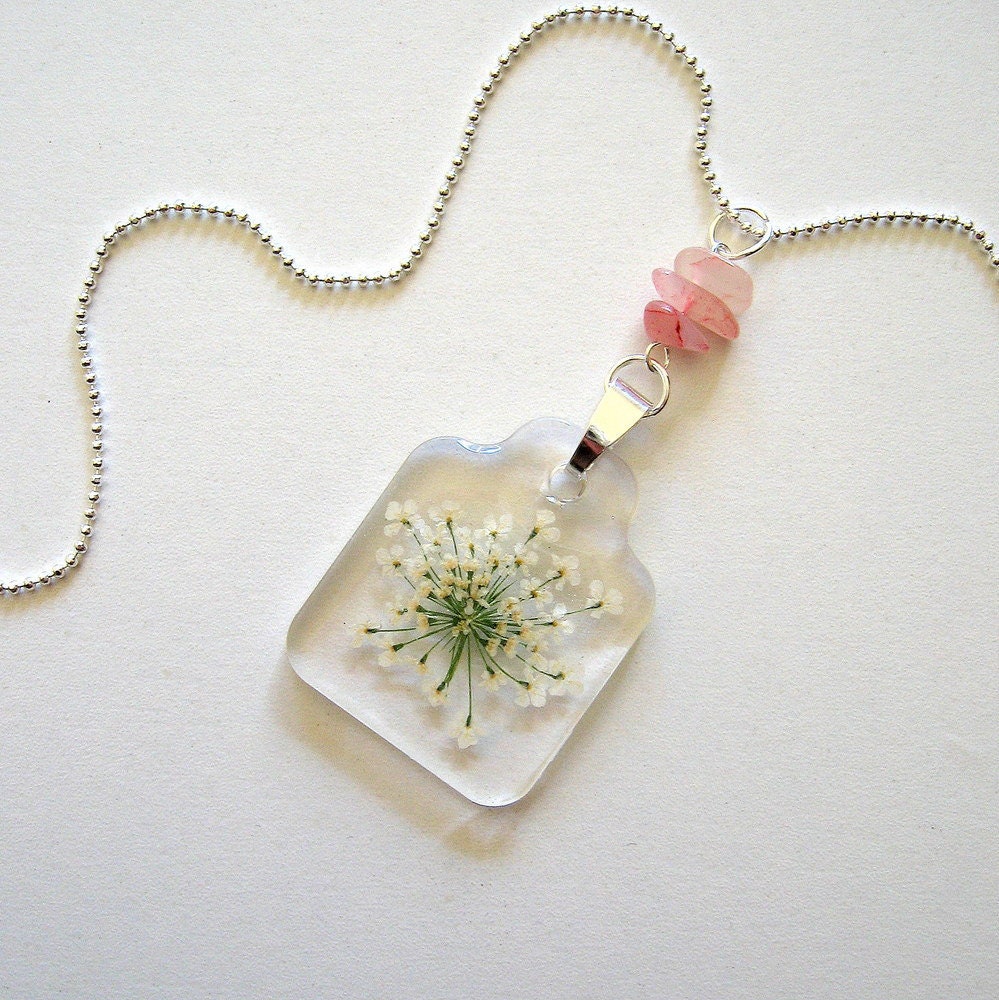 Queen Anne's Lace and Rose Quartz Cairn - Real Flower Garden Necklace