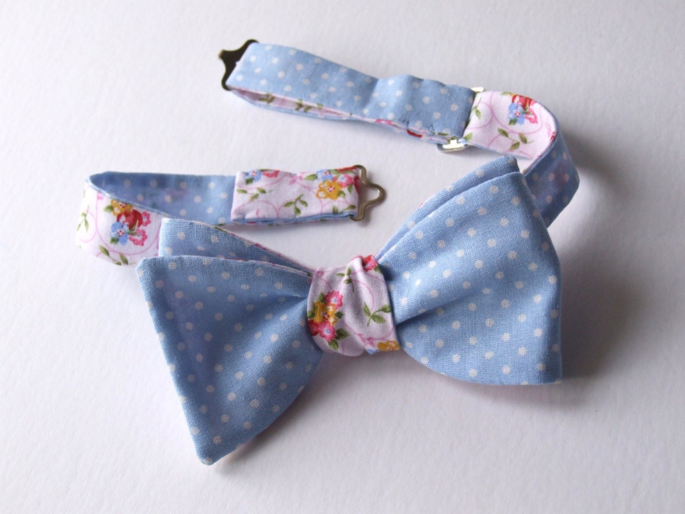 Reversible bowtie, freestyle bow tie, ajustable, polka dot one side, floral print on reverse, self tie