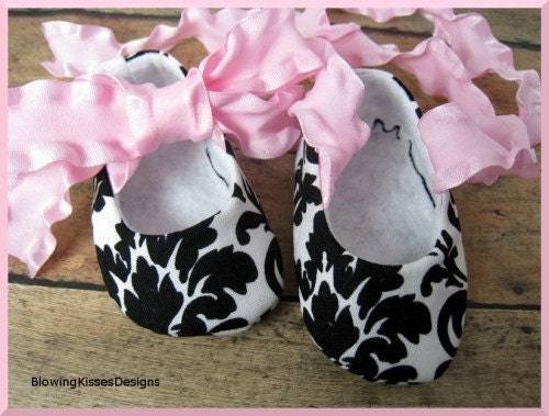 Damask Ballet Baby Booties