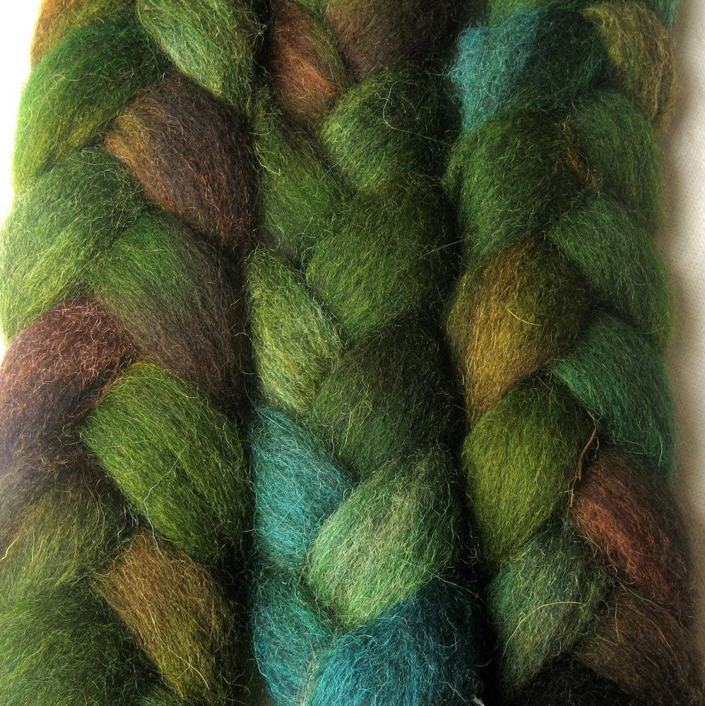Jacob wool roving, "Robin Hood", hand dyed spinning fiber
