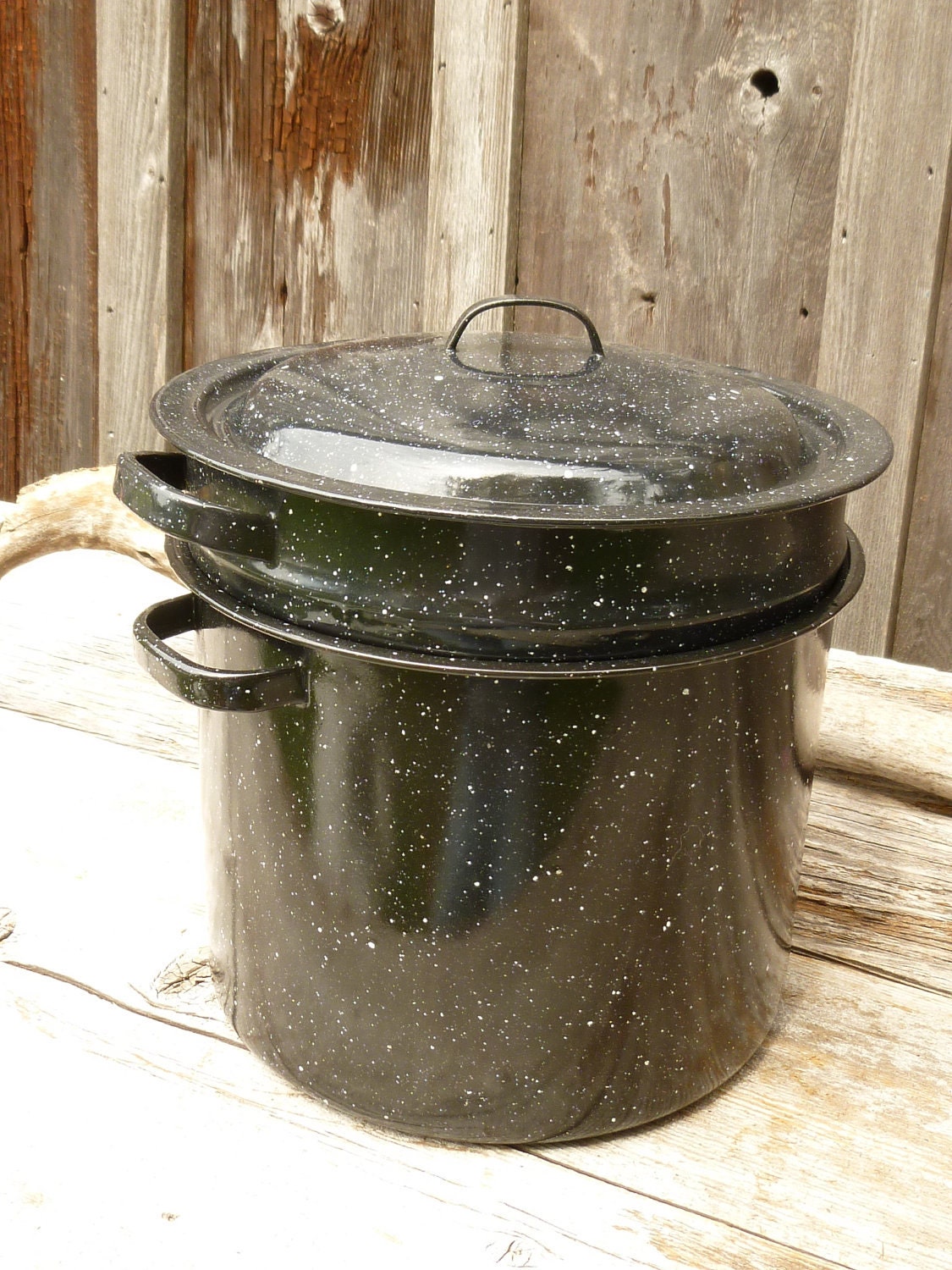 Like New Two gallon Graniteware Pot with Strainer Insert and Lid