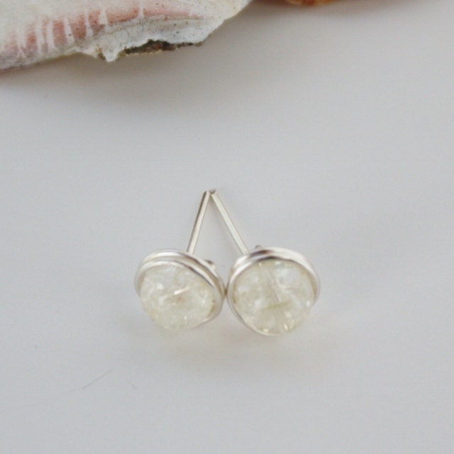 Stud earrings, yellow crackled glass, nickel free, hypo allergenic