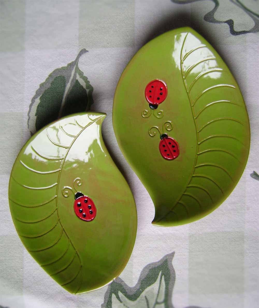 Leaf with Ladybug Ceramic Madge Dish, bowl, plate, catchall, jewelry, ring, decor, soap dish, candle holder, teabag holder, spoonrest.