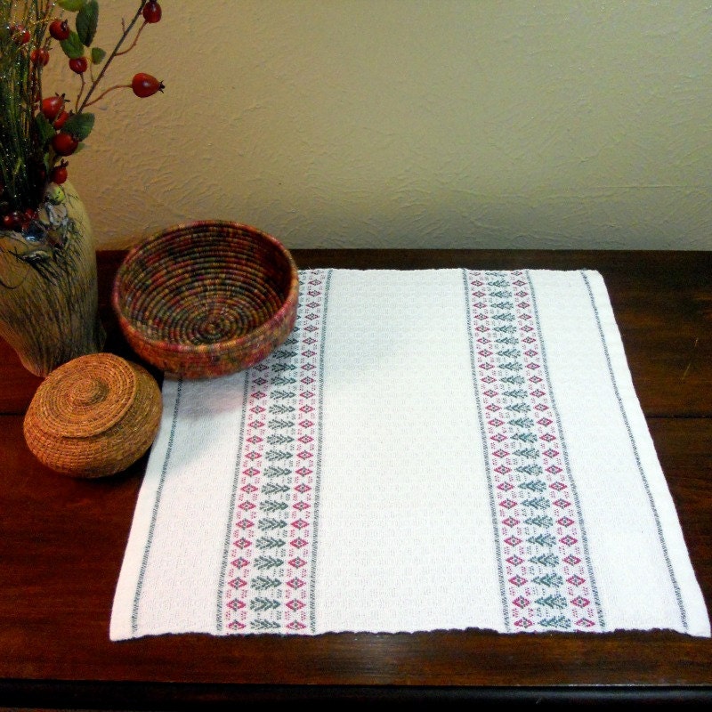 E140 Christmas Table Runner
