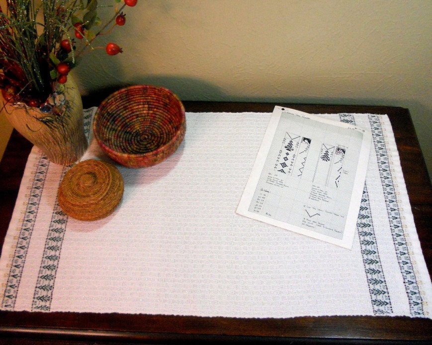 E143 Handwoven Christmas Table Runner