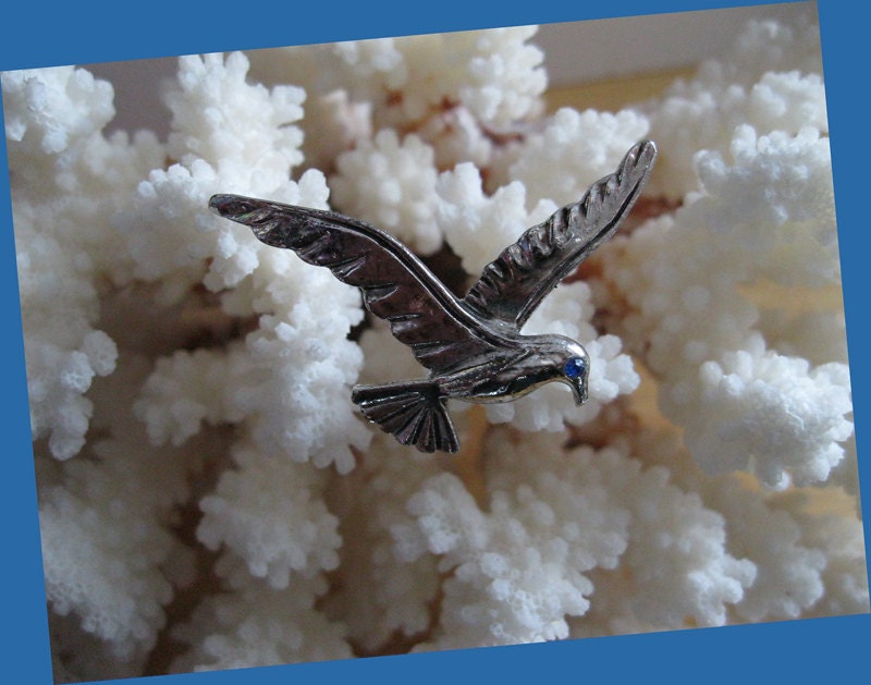 Gerry's Silver Tone Bird  Brooch Pin Rhinestone Eye