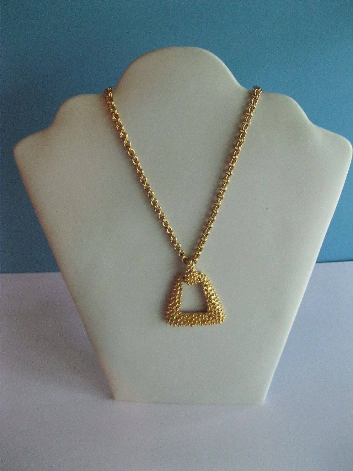Sarah Coventry Gold Pendant Necklace Vintage Golden Sunset