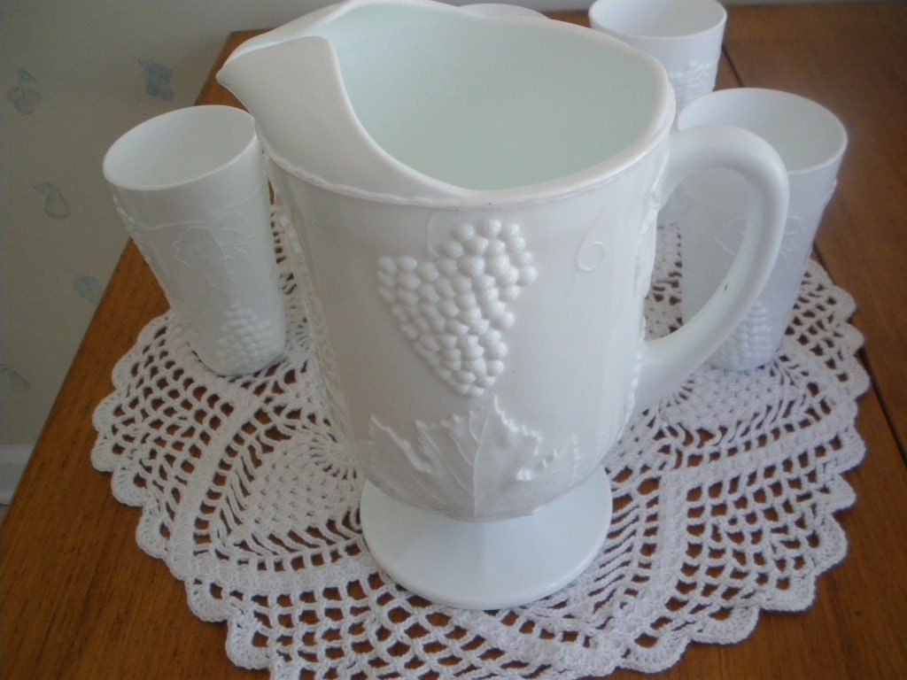 Vintage Colony Indiana Milk Glass Pitcher and 8 Glasses