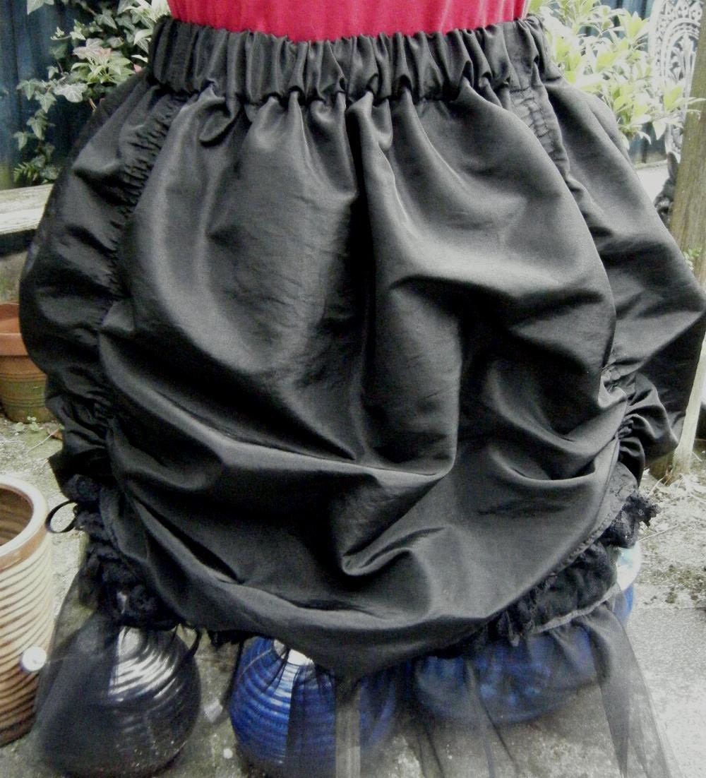 Burlesque skirt Saloon girl. Black taffeta and lace.