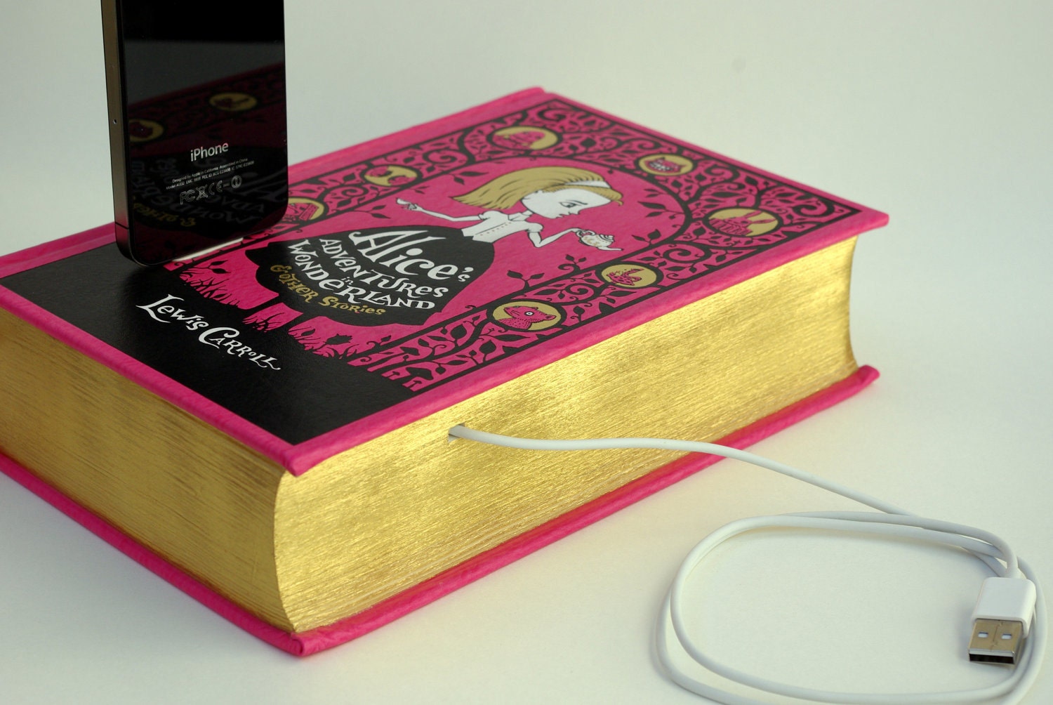 The Alice in Wonderland booksi for iPhone and iPod - iPhone 4s/earlier or iPhone 5