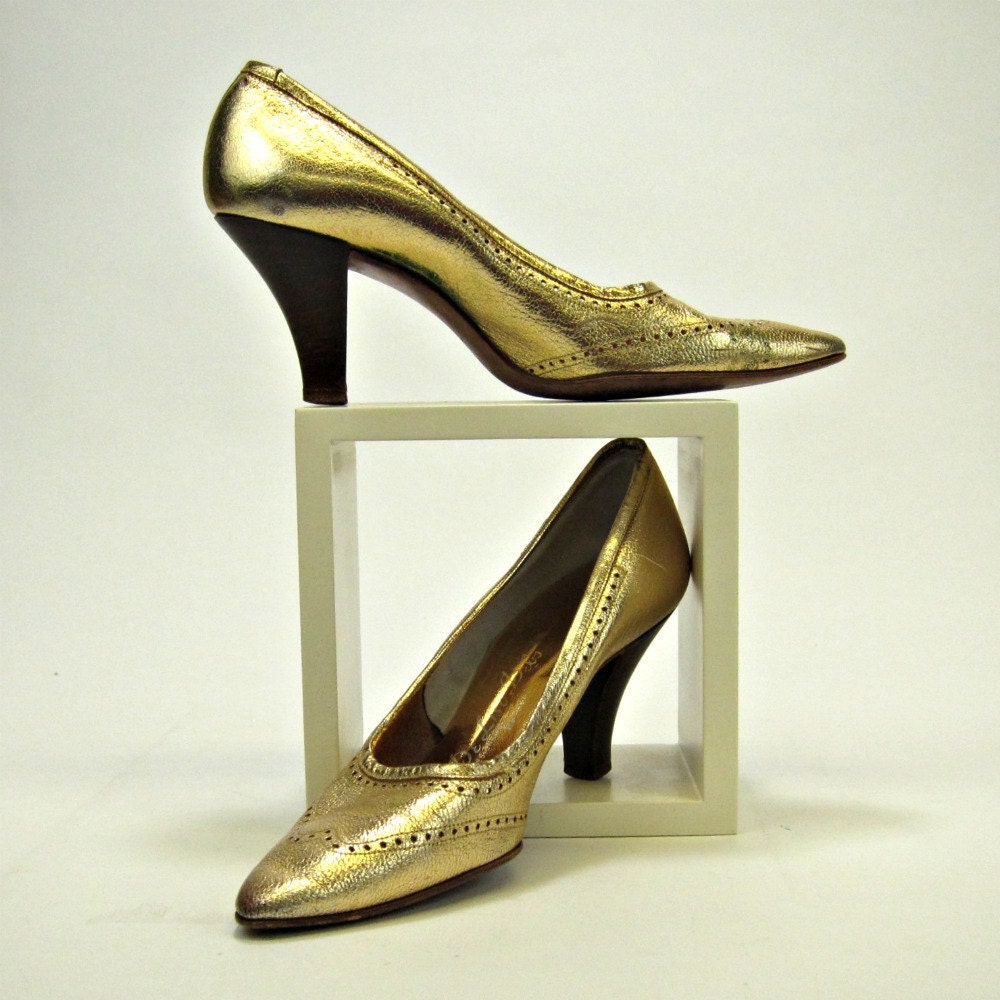 1960s vintage metallic gold leather pumps size 5