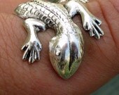 Steampunk ring finger cuff CUTE lizard-GECKO ADJUSTABLE ring victorian goth wicca witch wizard