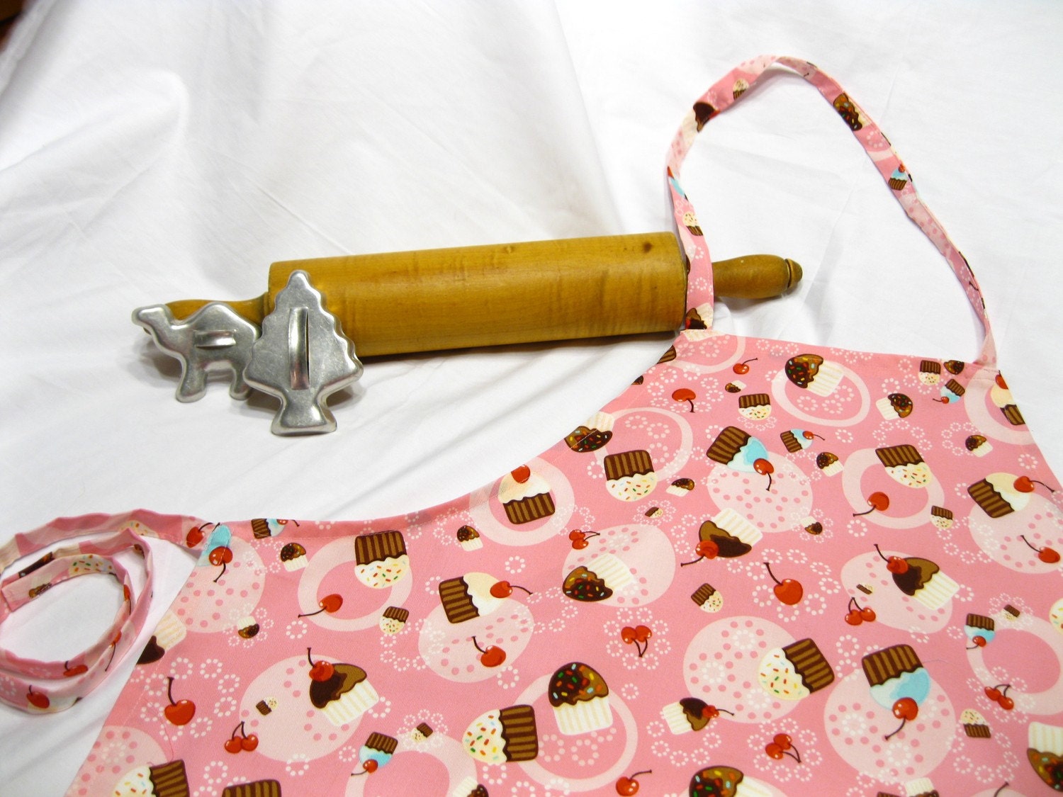 Tossed Cupcake Adult Apron
