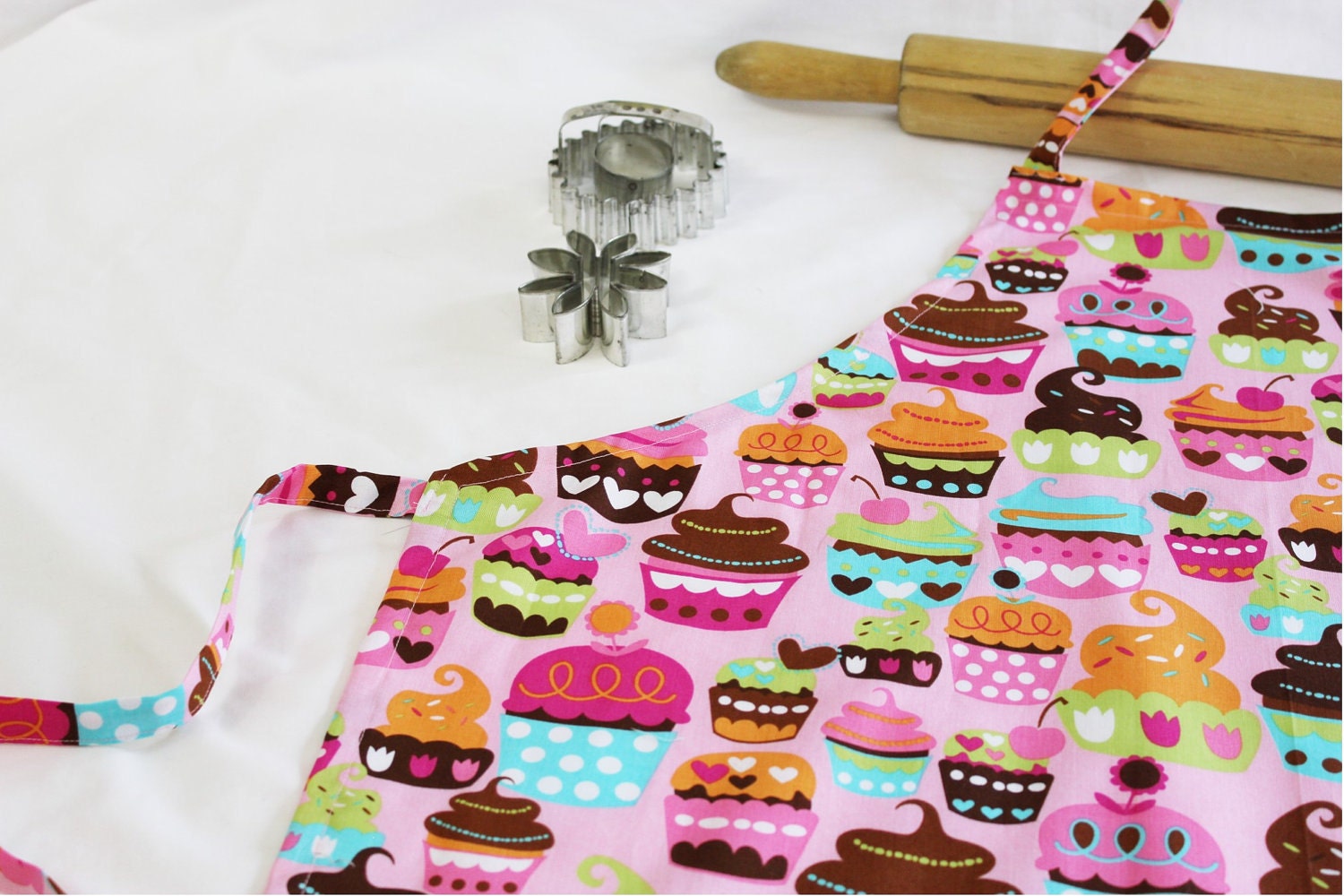 Sweet Cupcakes Adult Apron - pink