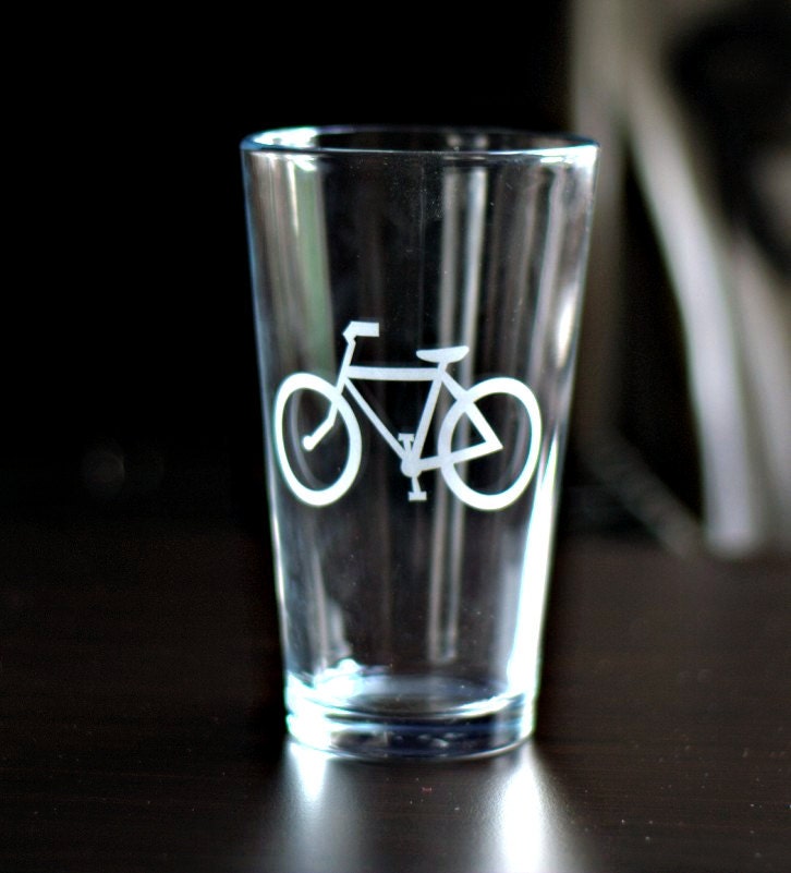Bicycle Etched Beer Pint Glass (1 glass)