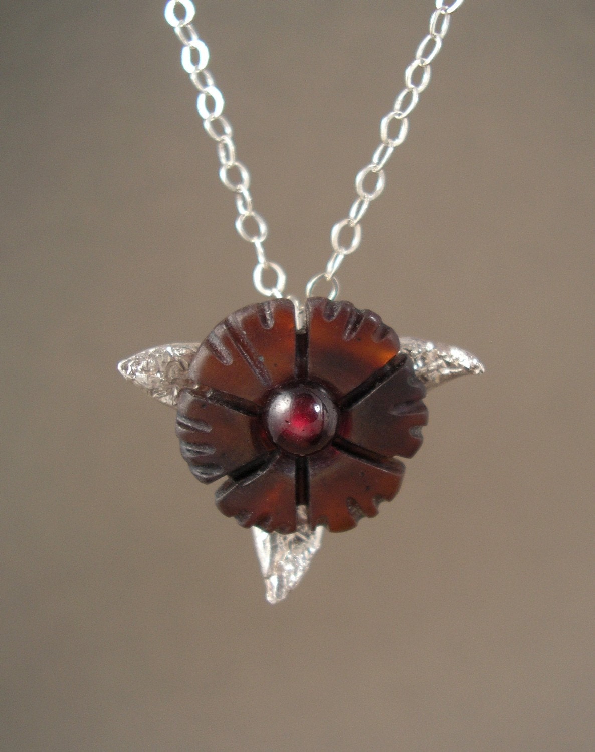 Shell Flower & Garnet Silver Pendant Necklace