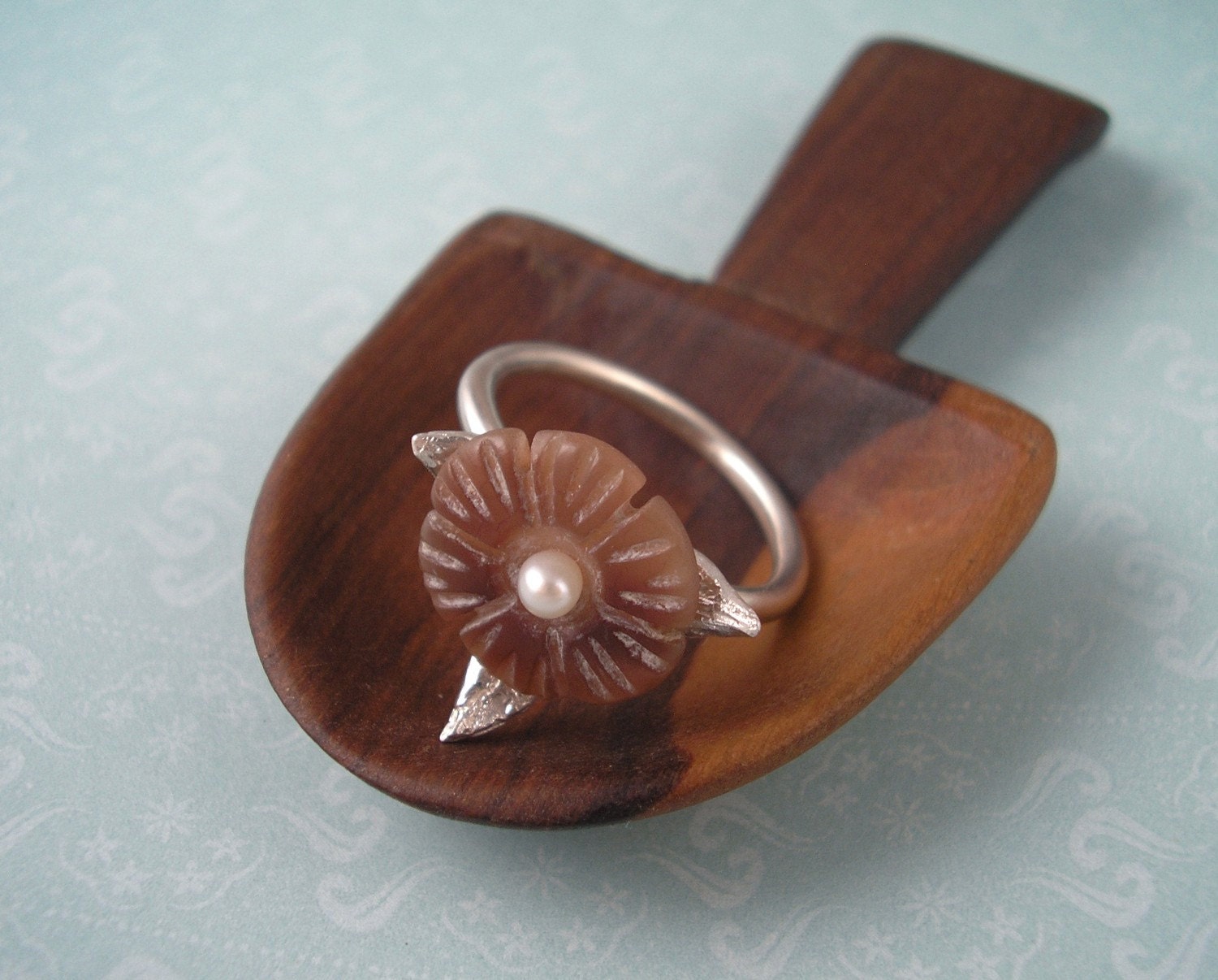 Flower & Pearl Ring Sterling Silver Size 7.5 Carved Shell