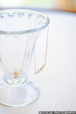 Necklace, The gold bar