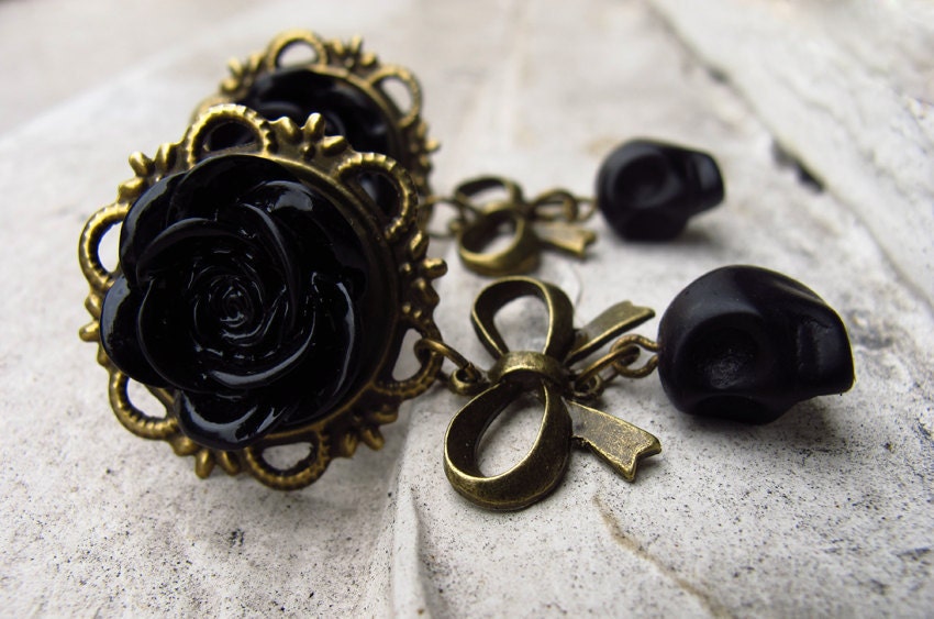 Shadows of the dead -16mm (5/8'') plugs on Antique Brass Settings